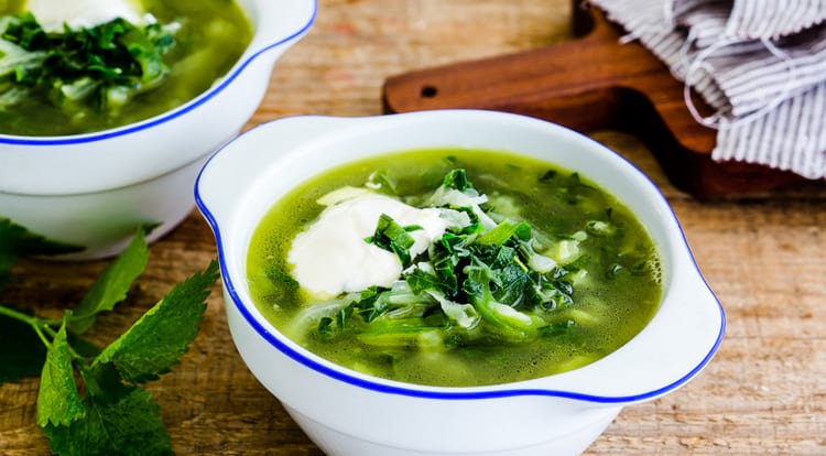 Зеленый суп из крапивы