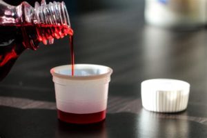 Отсутствие в составе вещества этилового спирта допускает использование сиропа Кука для детей
