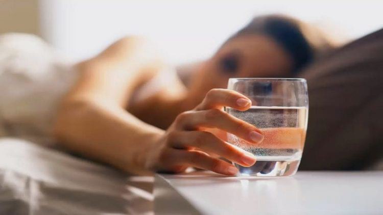Как промыть желудок в домашних условиях водой