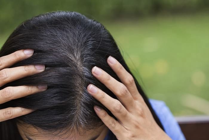Почему седеют волосы: основные причины появления седины