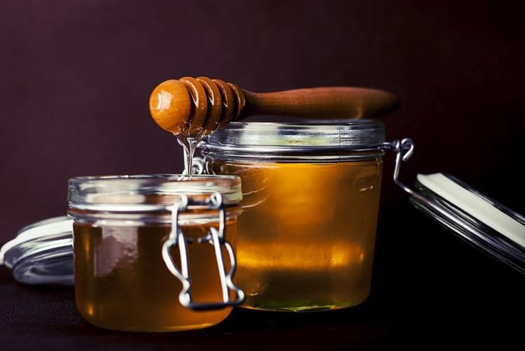 Куркума с медом на ночь: полезные свойства, противопоказания и рецепты